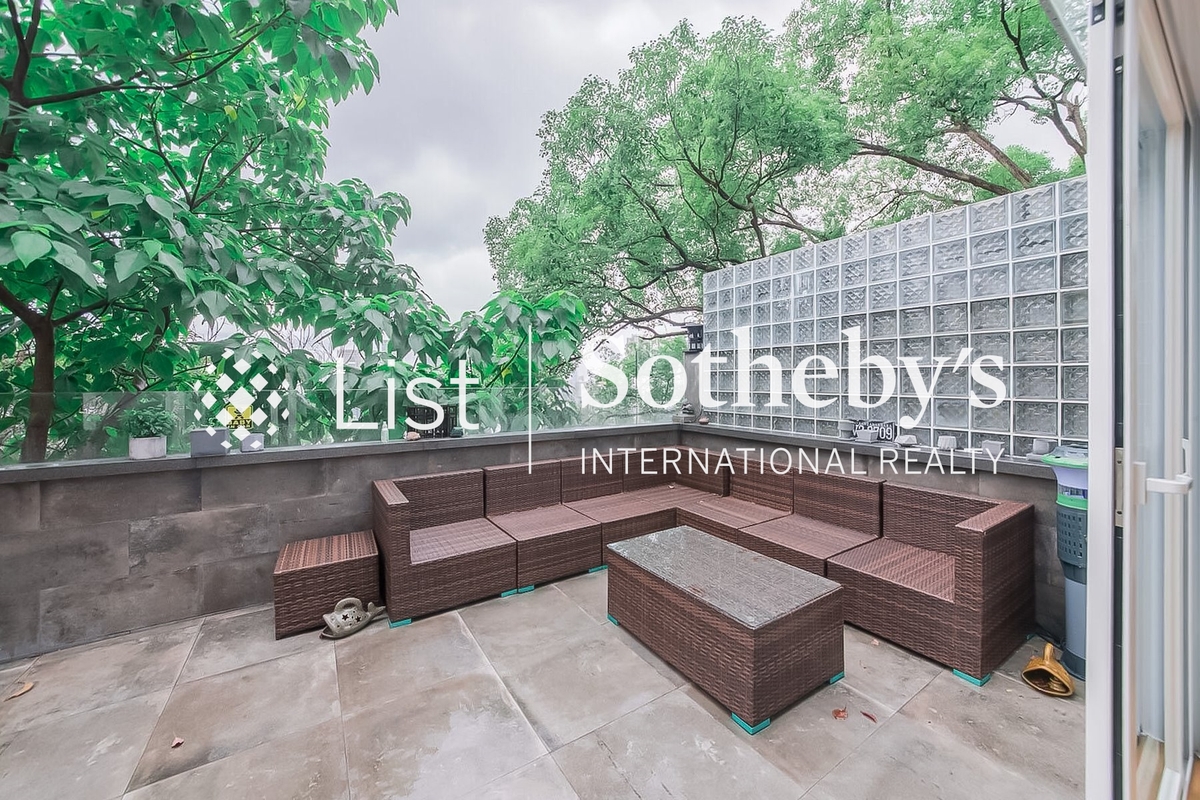 Gallant Place 嘉逸居 | Private Terrace off Living and Dining Room