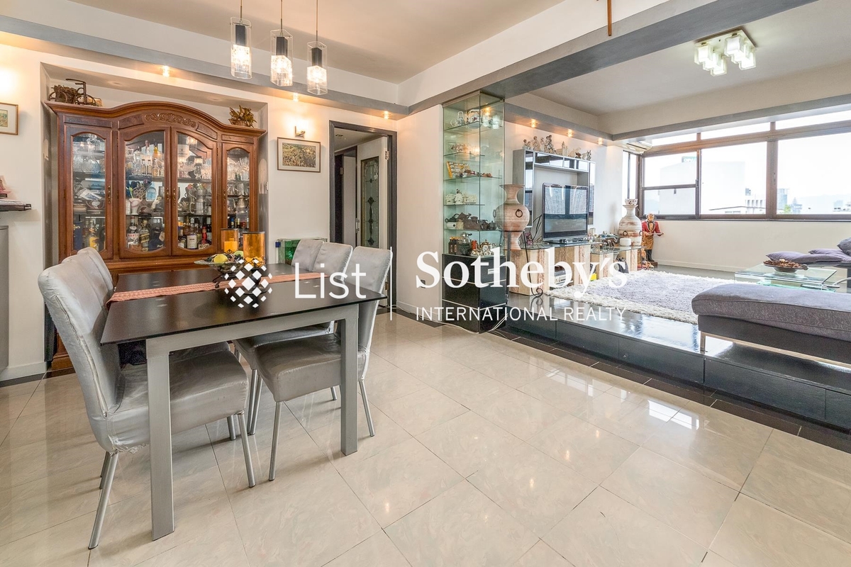 Mandarin Villa 文華新邨 | Living and Dining Room