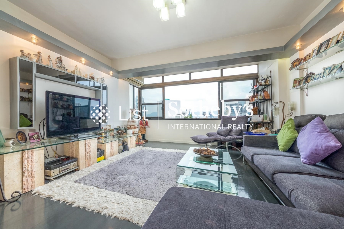 Mandarin Villa 文華新邨 | Living Room