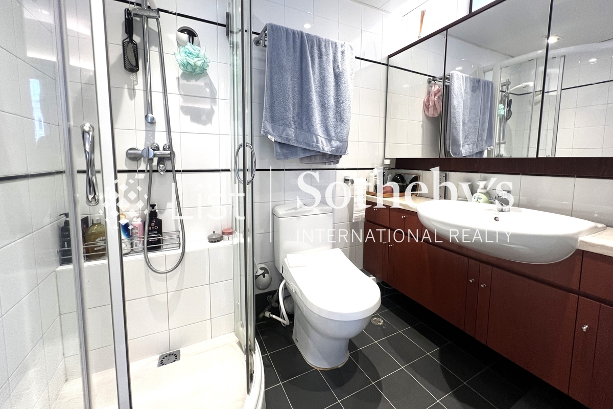 Mandarin Villa 文華新邨 | Master Bathroom