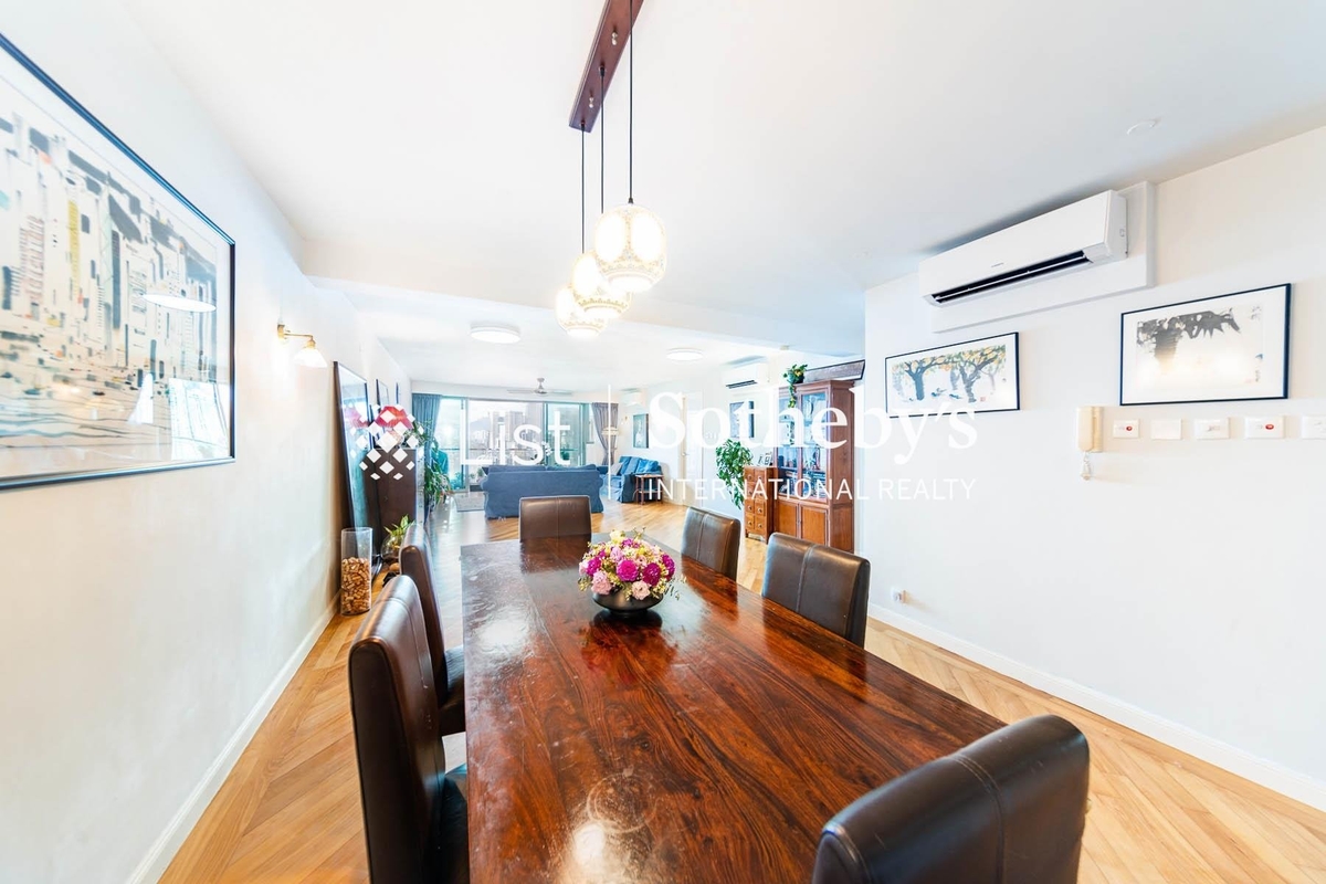 18 Tung Shan Terrace 東山臺18號 | Living and Dining Room