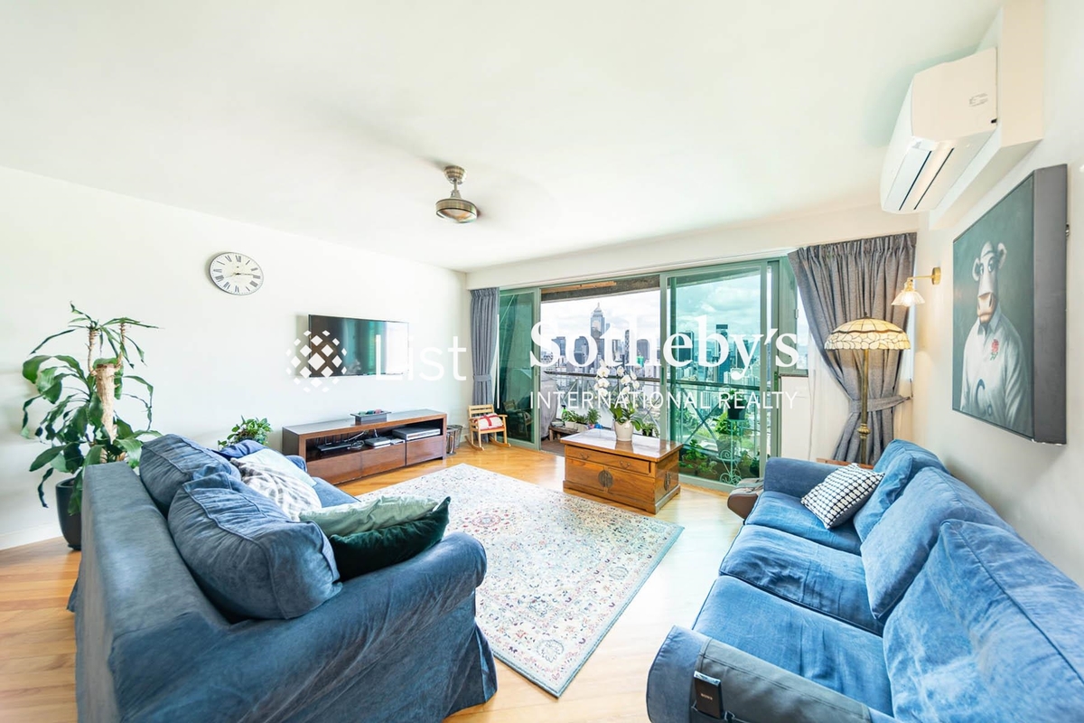 18 Tung Shan Terrace 東山臺18號 | Living Area