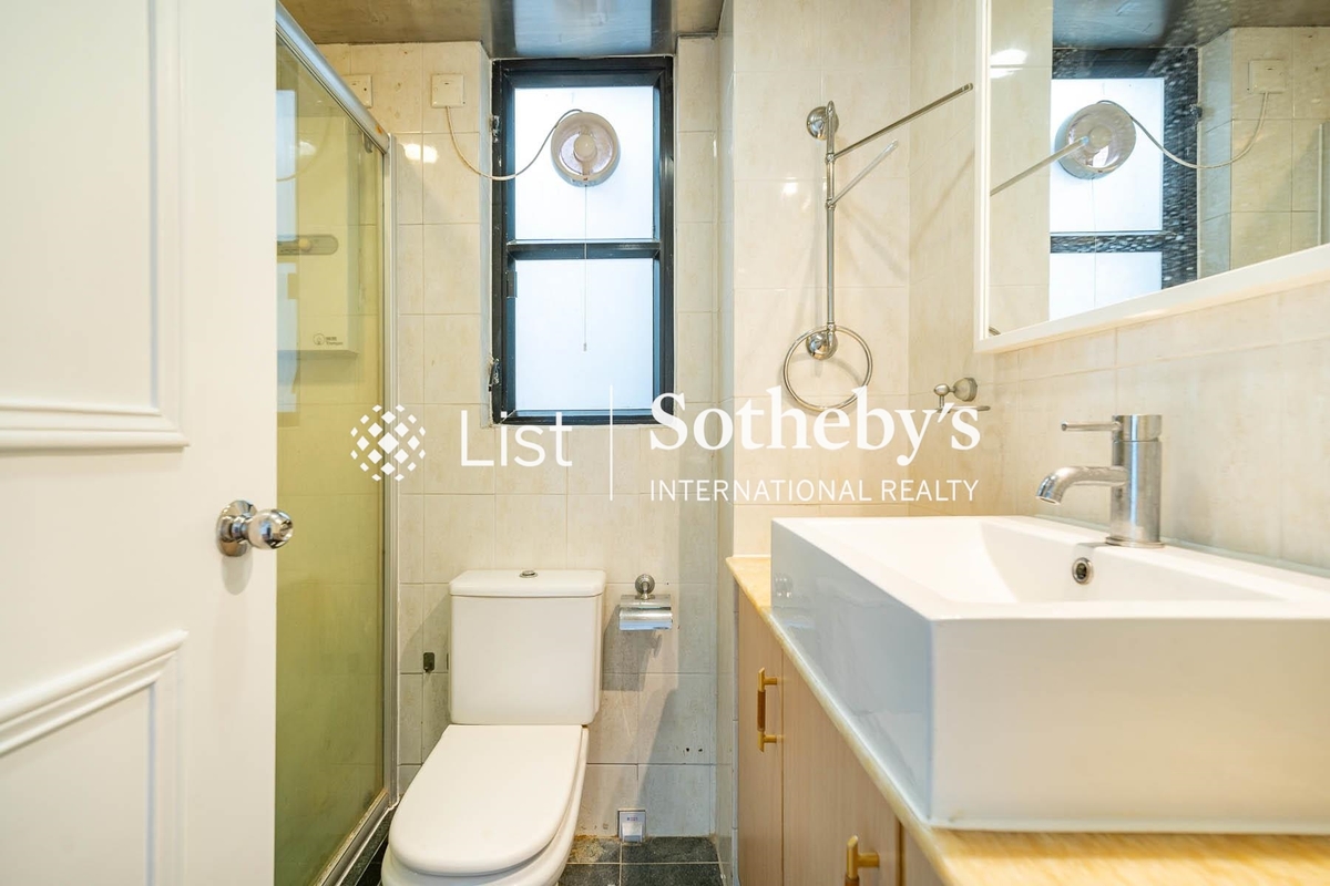 Richery Garden 德信花園 | Guest Bathroom
