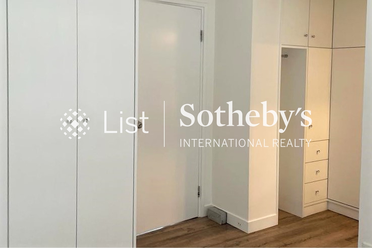 Moon Fair Mansion 滿輝大廈 | Built-in Wardrobe in Master Bedroom 