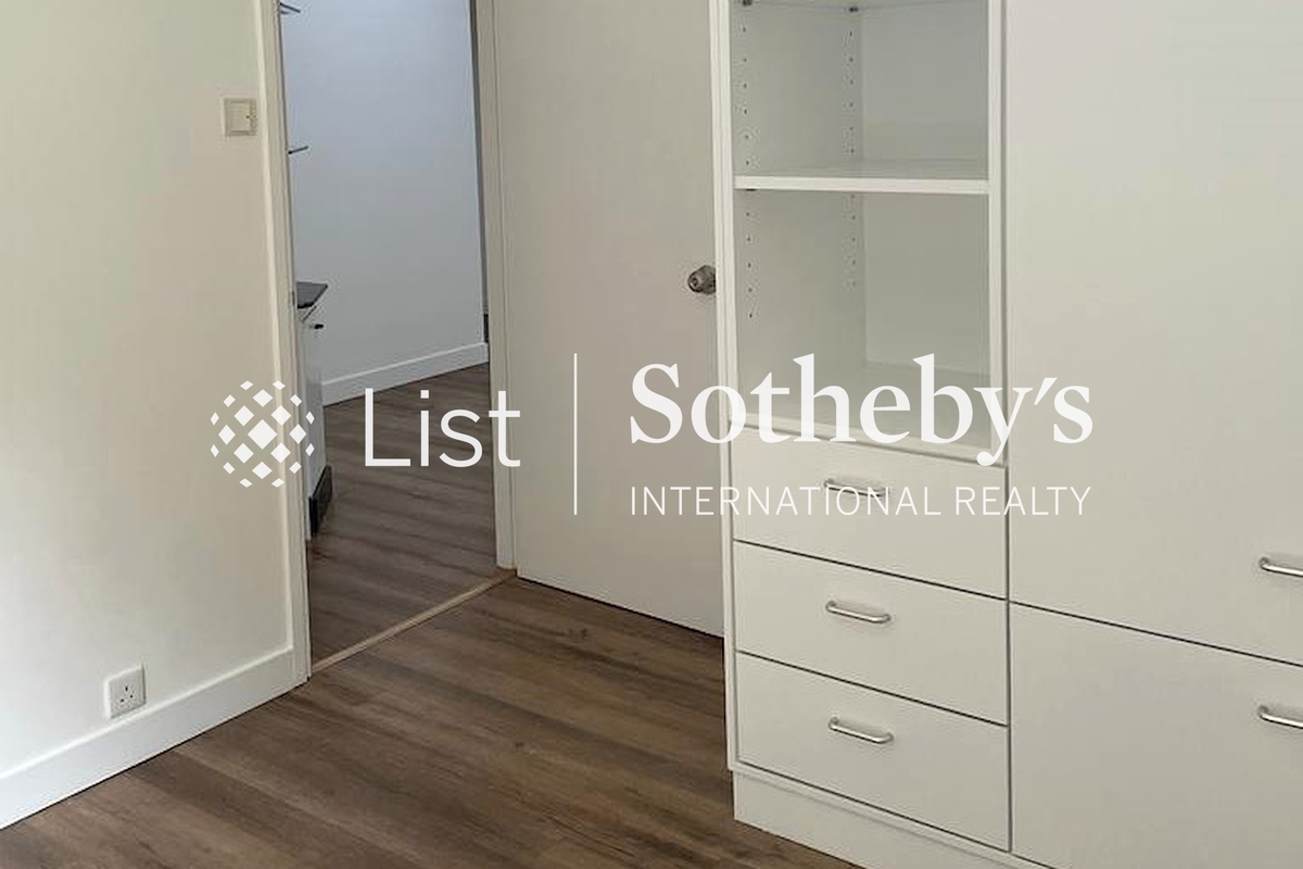 Moon Fair Mansion 滿輝大廈 | First Bedroom