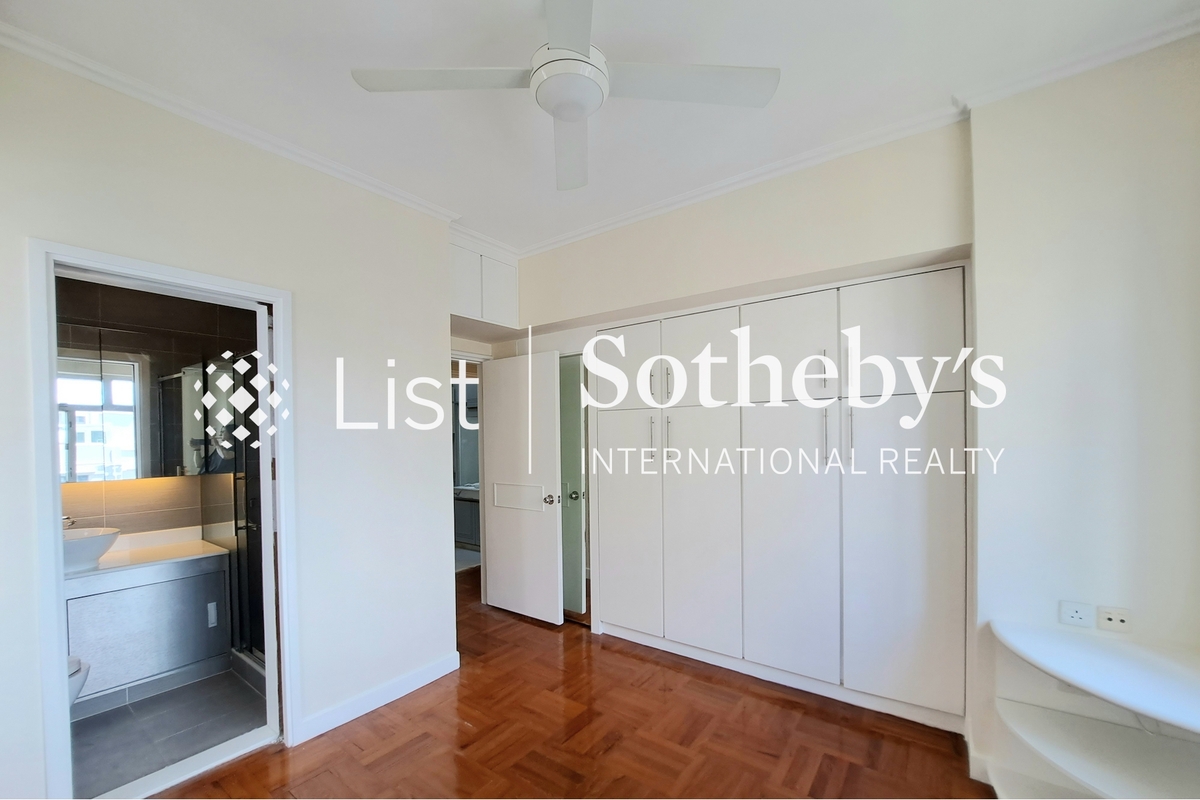 Moon Fair Mansion 滿輝大廈 | Built-in Wardrobe in Master Bedroom 