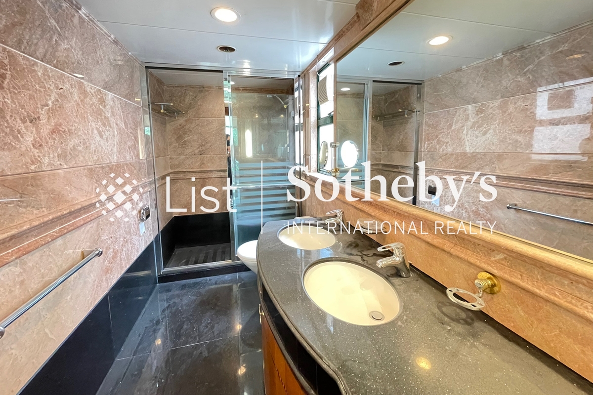 22 Tung Shan Terrace 東山臺22號 | Master Bathroom