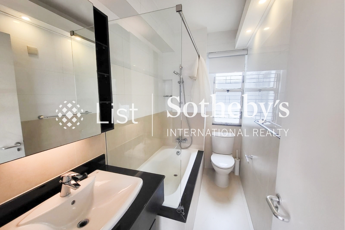 24 Tung Shan Terrace 東山臺24號 | Guest Bathroom
