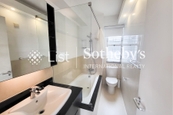24 Tung Shan Terrace 東山臺24號 | Guest Bathroom