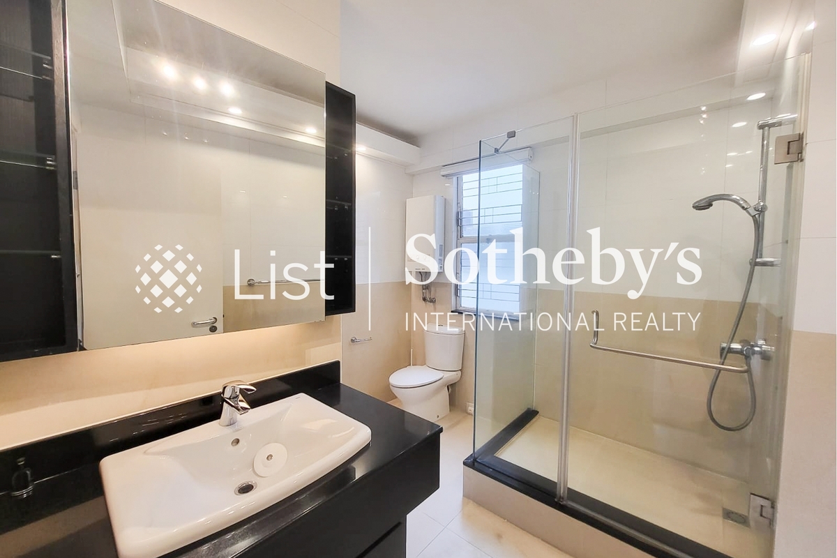 24 Tung Shan Terrace 東山臺24號 | Master Bathroom