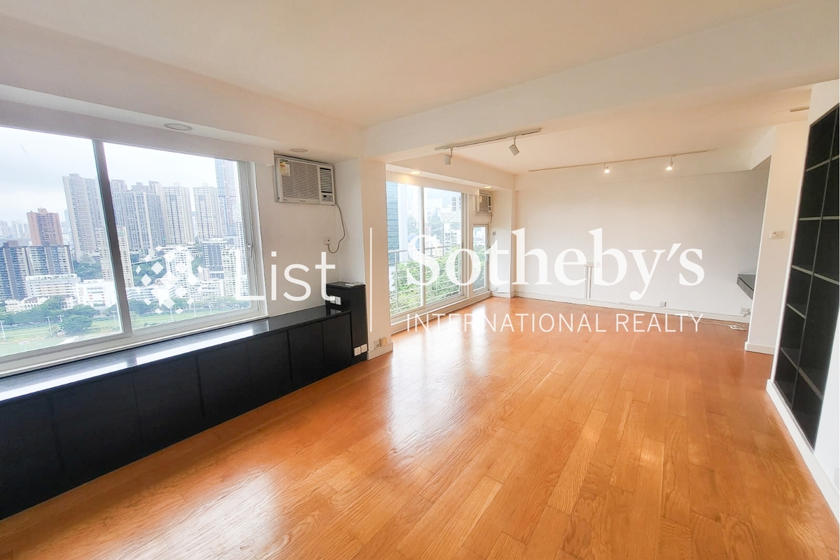 24 Tung Shan Terrace 東山臺24號 | Living and Dining Room