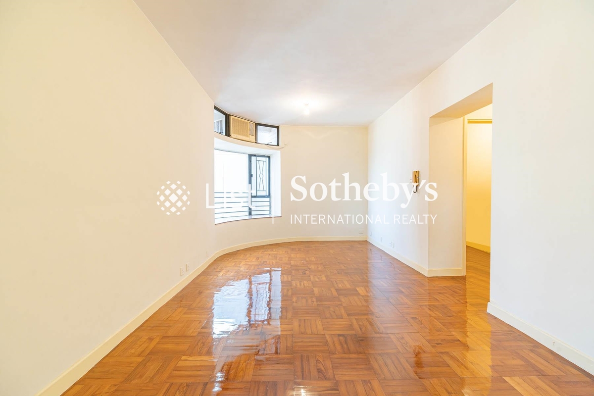 1 Tai Hang Road 大坑道1號 | Living and Dining Room