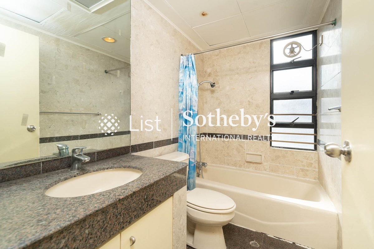 1 Tai Hang Road 大坑道1號 | Guest Bathroom