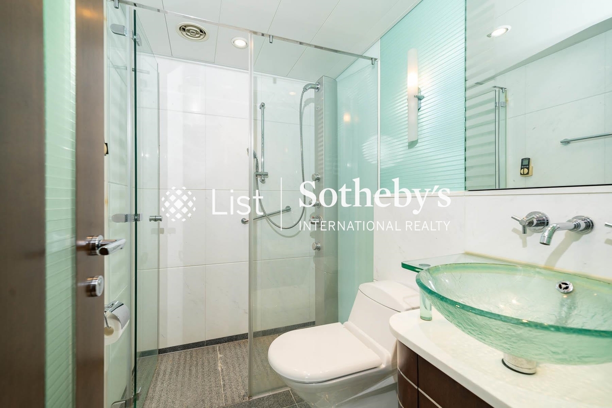 The Harbourside 君臨天下 | Guest Bathroom