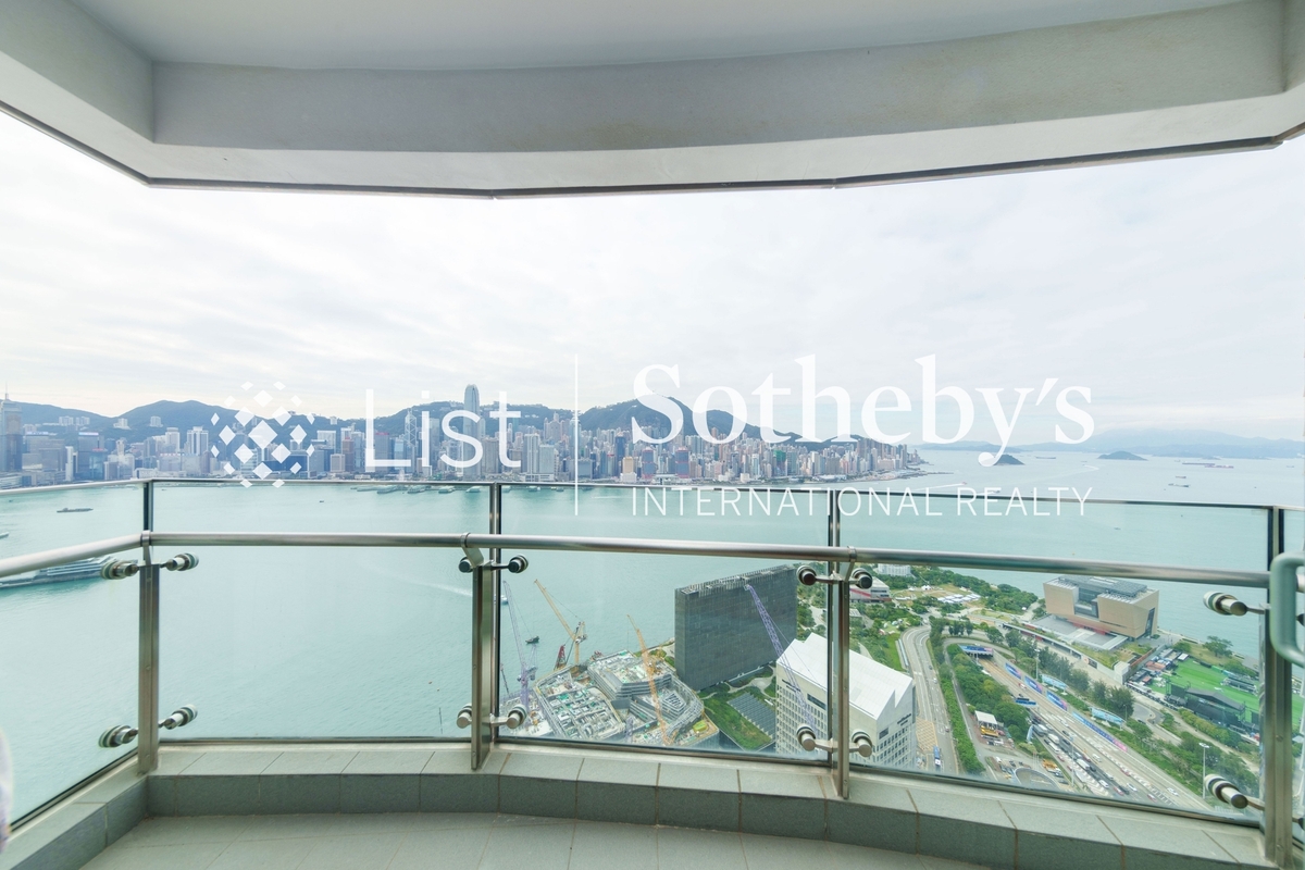 The Harbourside 君臨天下 | Balcony off Living Room