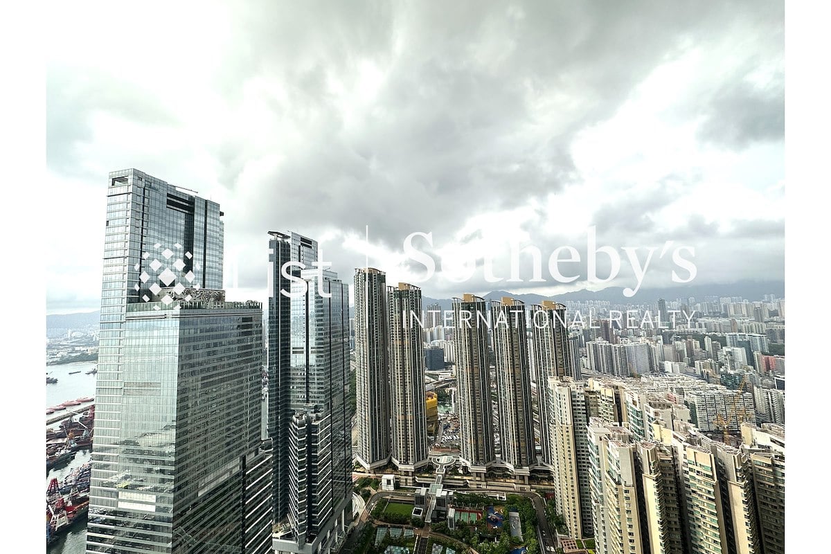 The Harbourside 君臨天下 | View from Living and Dining Room