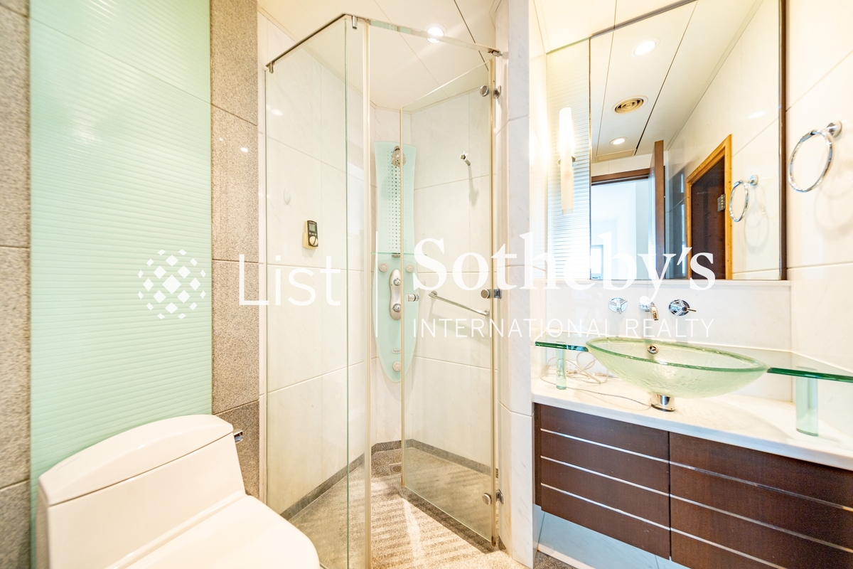 The Harbourside 君臨天下 | Guest Bathroom