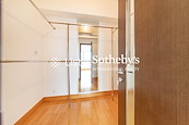 The Harbourside 君臨天下 | Walk-in Closet in Master Bedroom