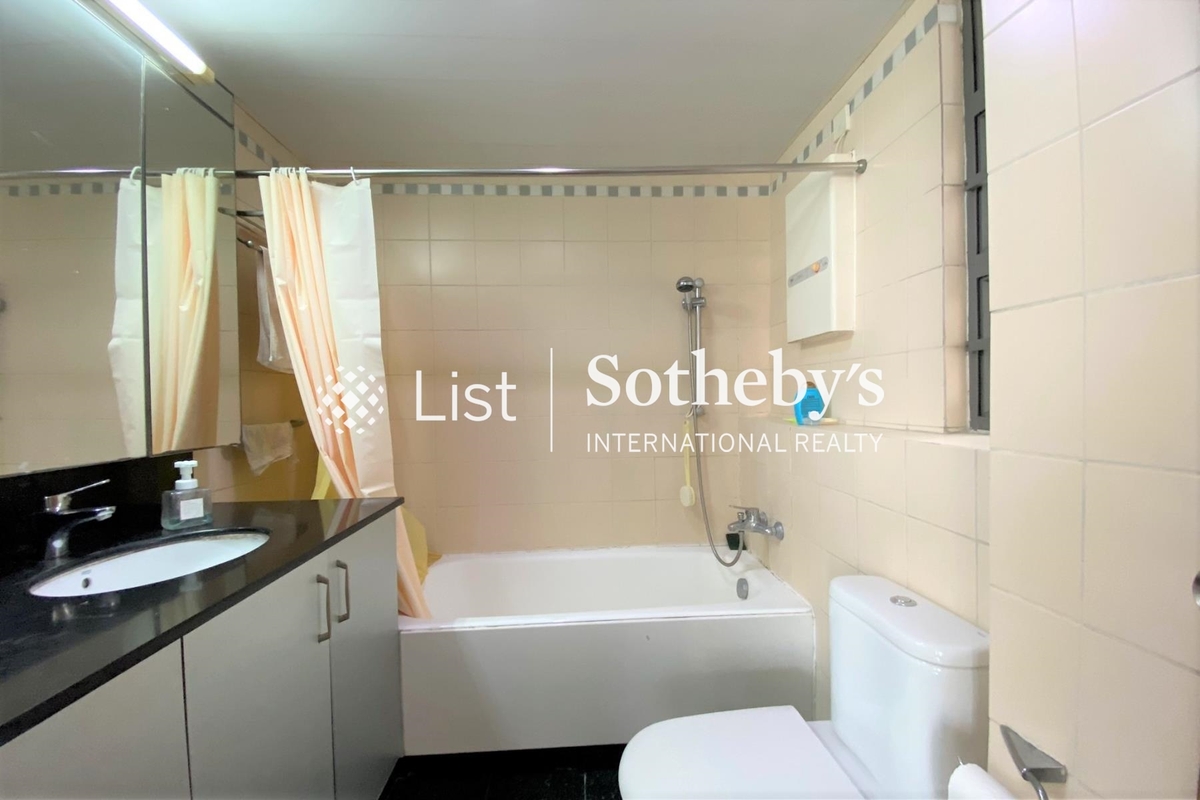 Hollywood Terrace 荷李活華庭 | Guest Bathroom