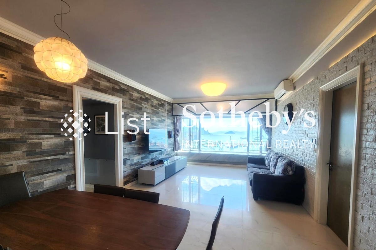 Sorrento 擎天半島 | Living and Dining Room