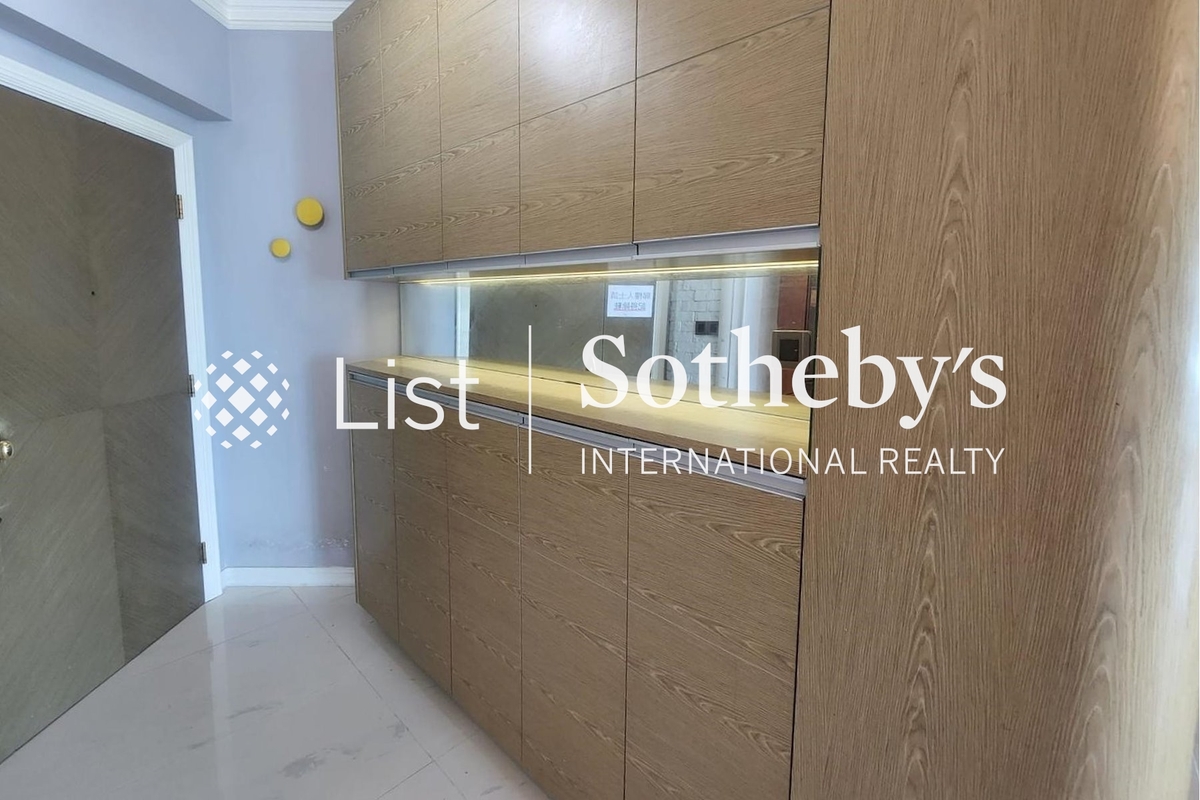 Sorrento 擎天半島 | Storage at Entrance