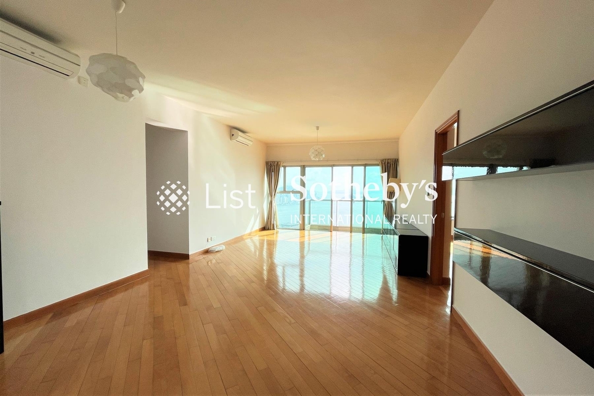 Sorrento 擎天半島 | Living and Dining Room