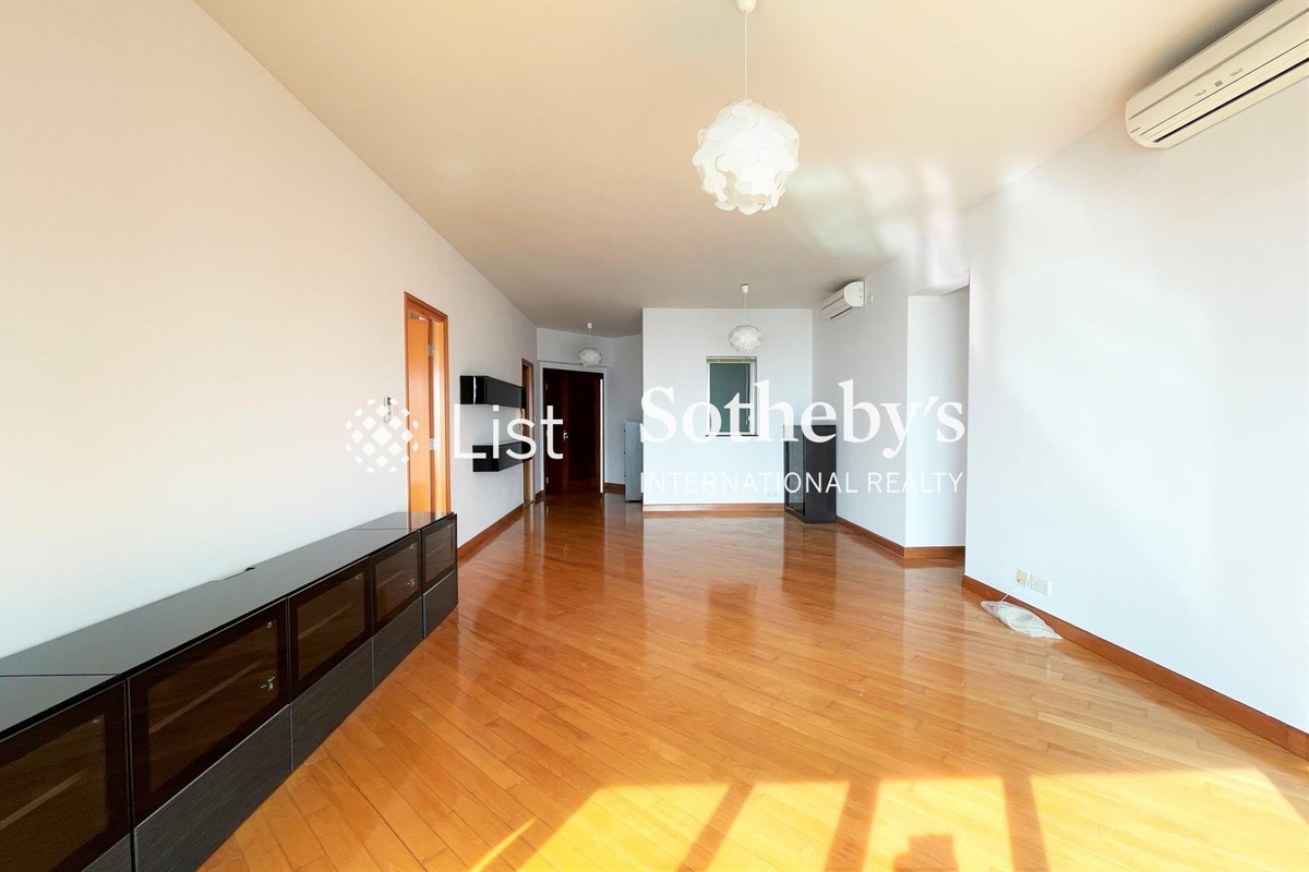 Sorrento 擎天半島 | Living and Dining Room