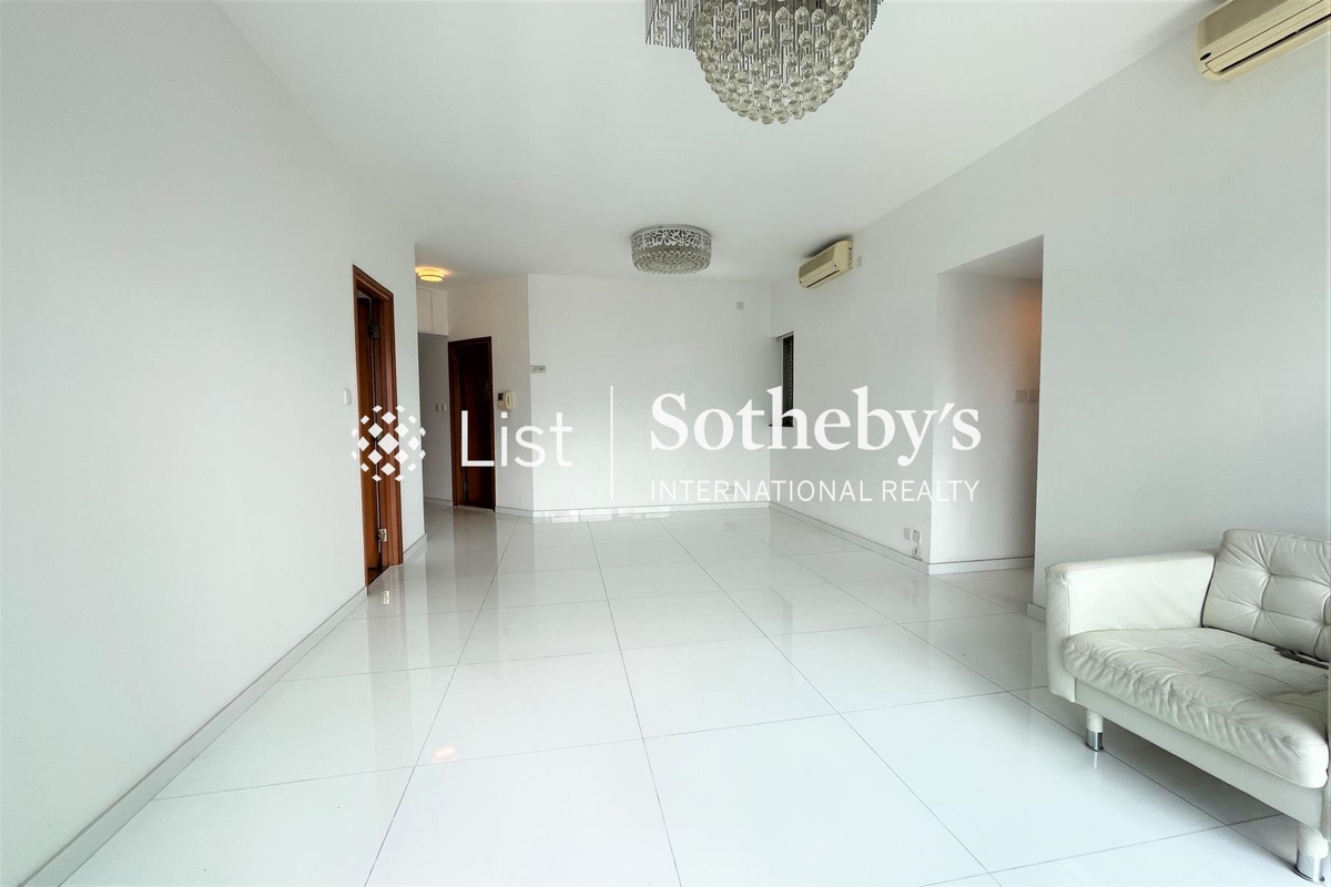 Sorrento 擎天半島 | Living and Dining Room