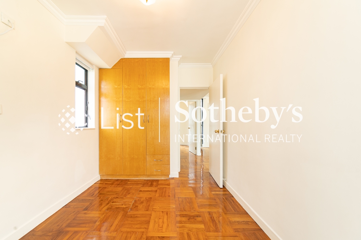 Village Garden 慧莉苑 | Built-in Wardrobe in Master Bedroom 