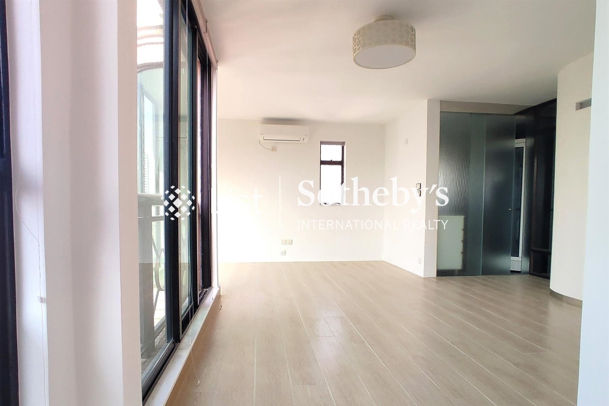 Village Garden 慧莉苑 | Master Bedroom