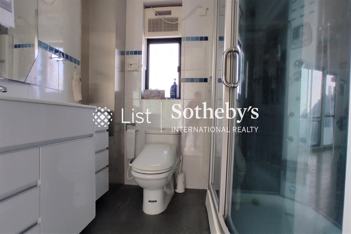 Village Garden 慧莉苑 | Master Bathroom