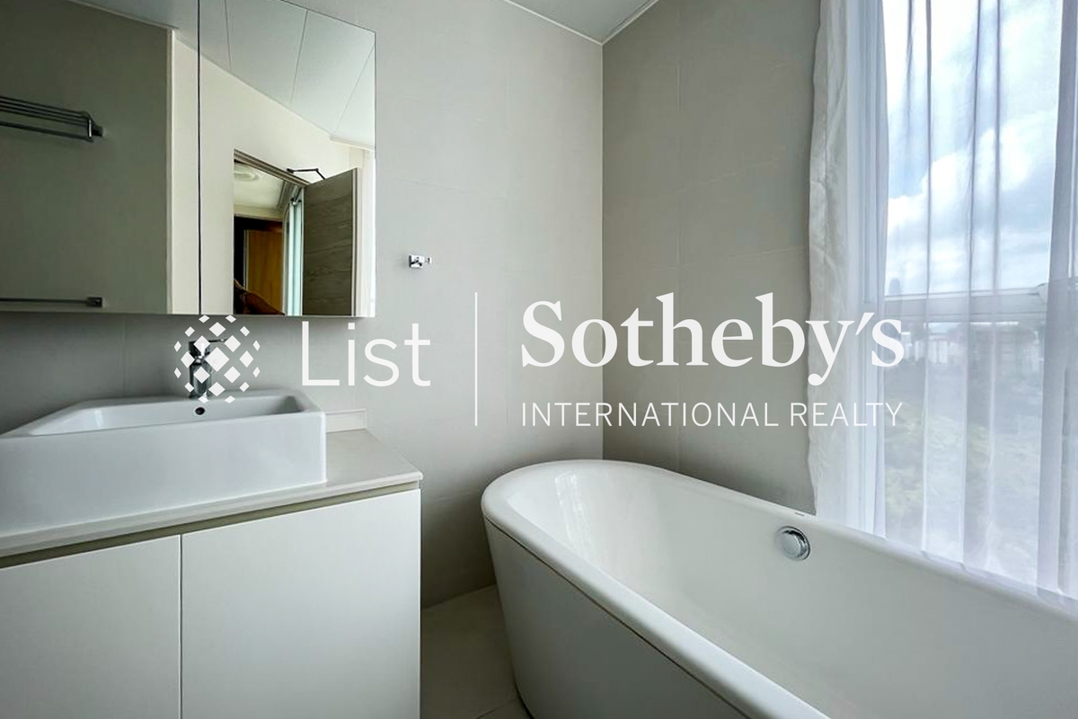 Village Garden 慧莉苑 | Master Bathroom