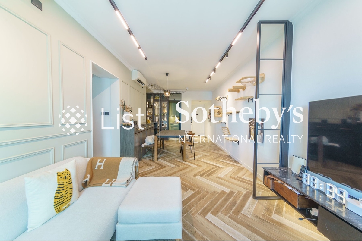 Sorrento 擎天半島 | Living and Dining Room
