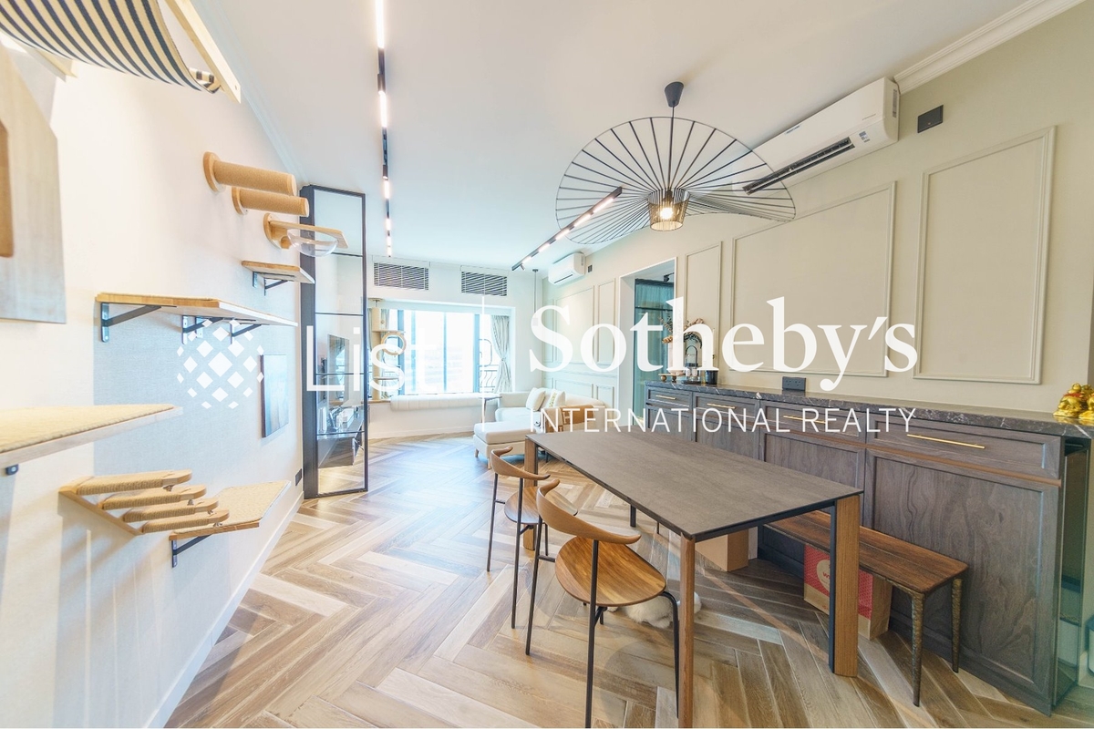 Sorrento 擎天半島 | Living and Dining Room