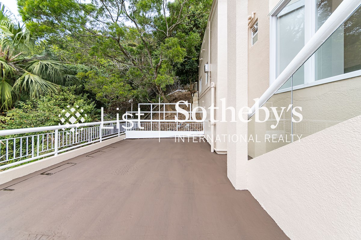 King's Court 龙庭 | Private Terrace off Living Room