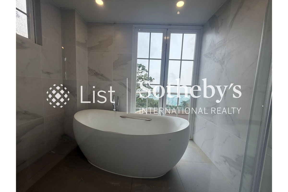 King's Court 龙庭 | Master Bathroom