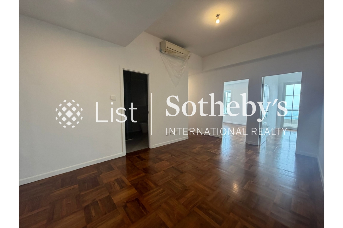 King's Court 龙庭 | Corridor