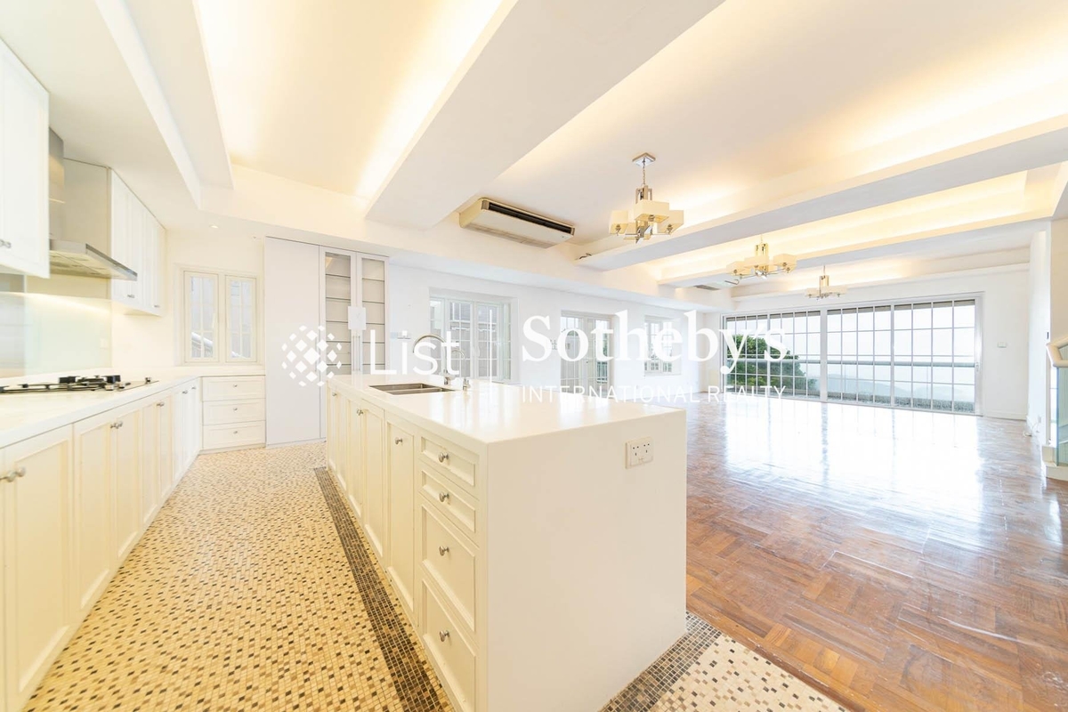 King's Court 龍庭 | Living and Dining Room