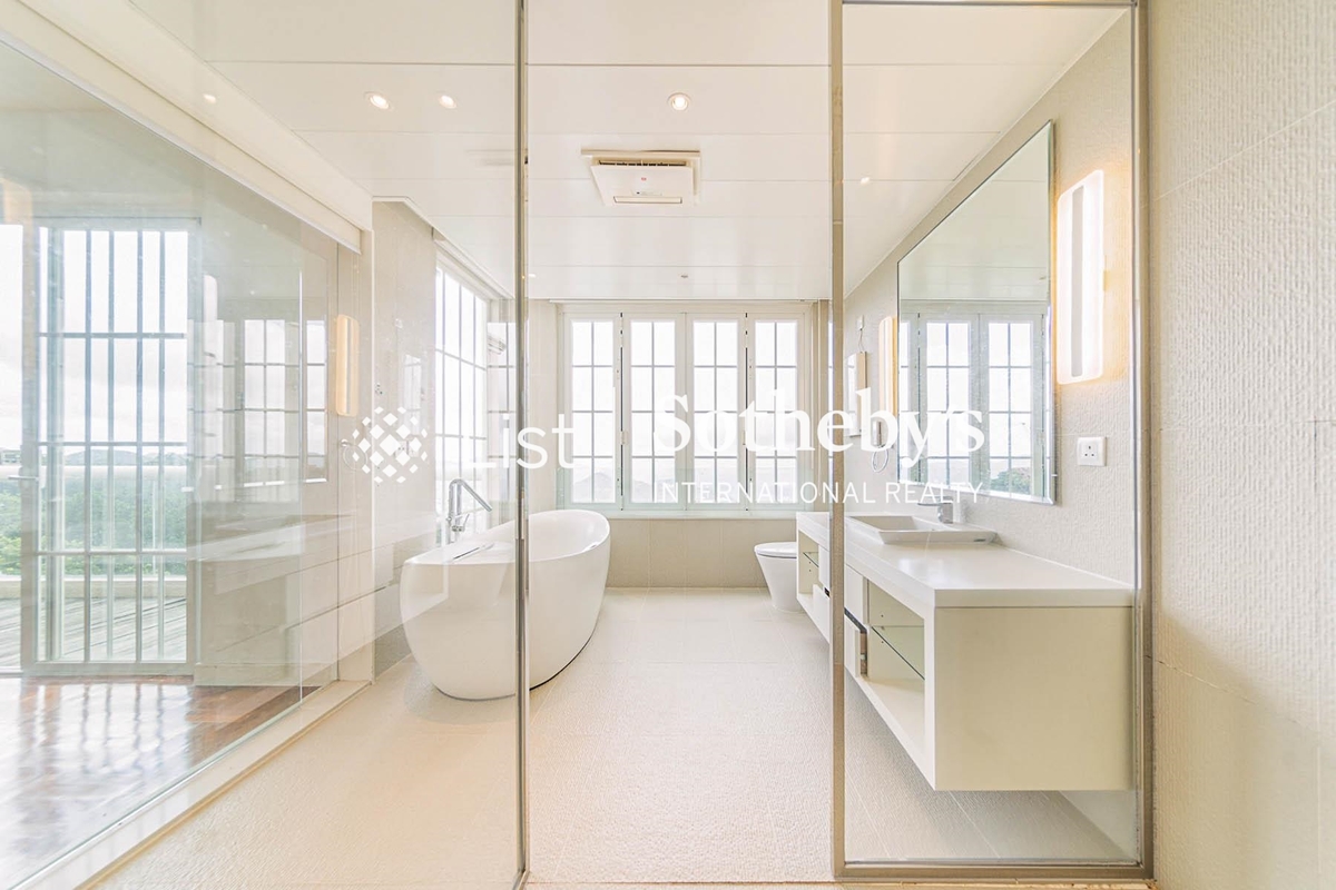 King's Court 龍庭 | Master Bathroom