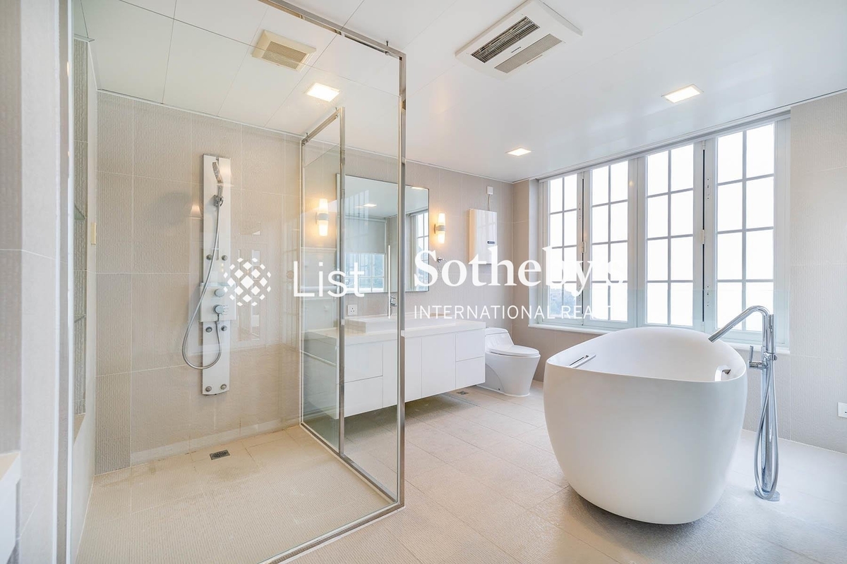 King's Court 龍庭 | Master Bathroom