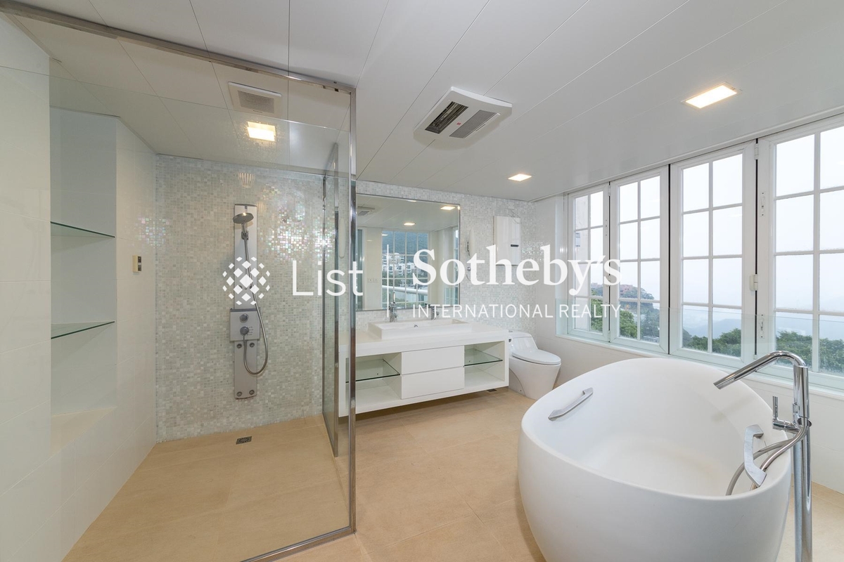 King's Court 龍庭 | Master Bathroom