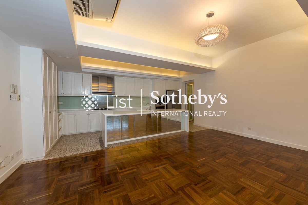 King's Court 龍庭 | Living and Dining Room