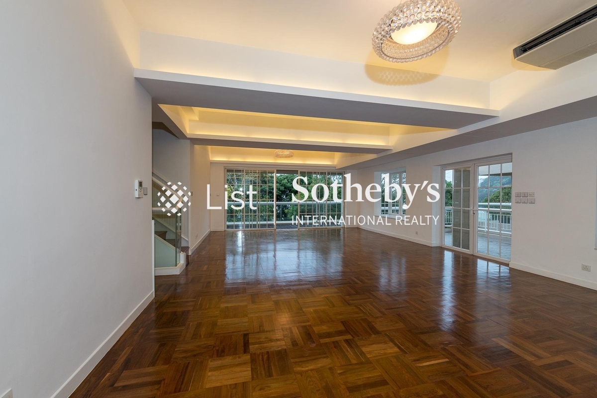 King's Court 龍庭 | Living and Dining Room