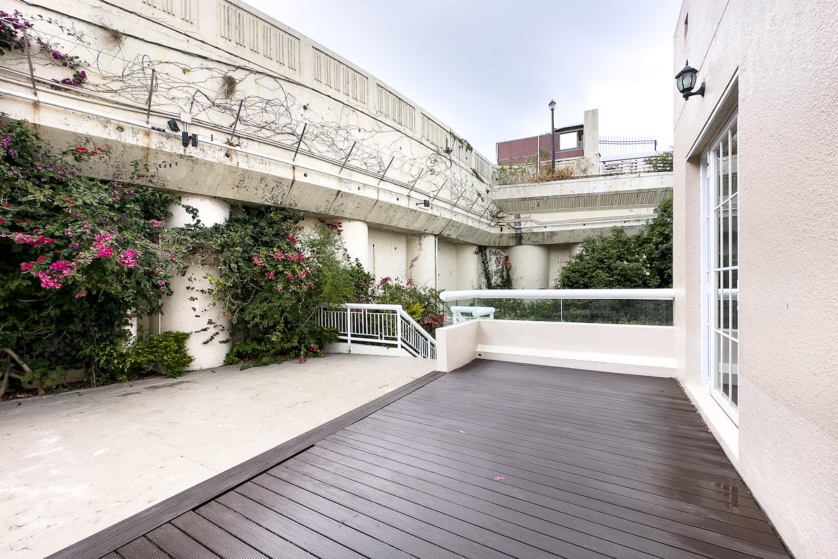 King's Court 龙庭 | Private Terrace off Family Room