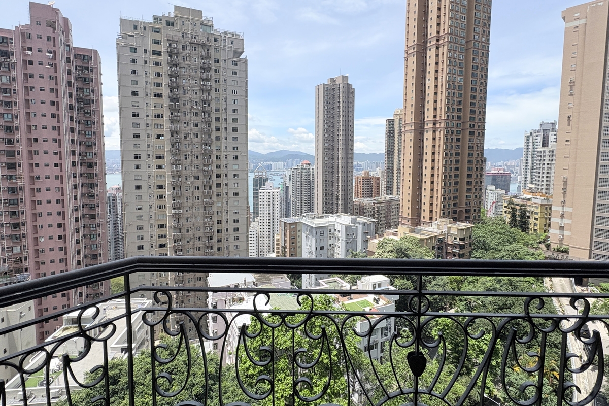 Haddon Court 海天閣 | Balcony off Living and Dining Room