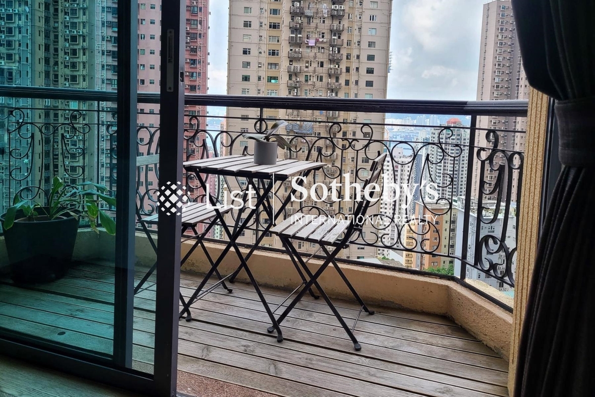 Haddon Court 海天閣 | Balcony off Living and Dining Room