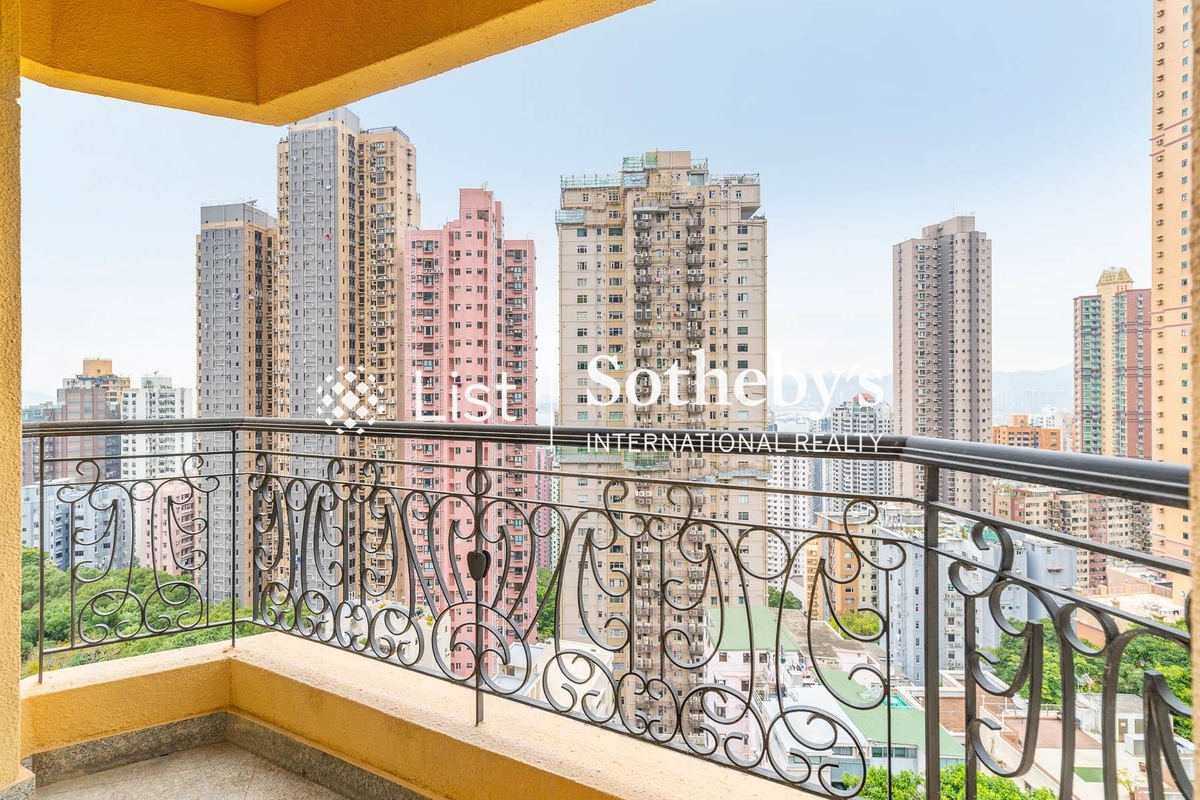 Haddon Court 海天閣 | Balcony off Living and Dining Room