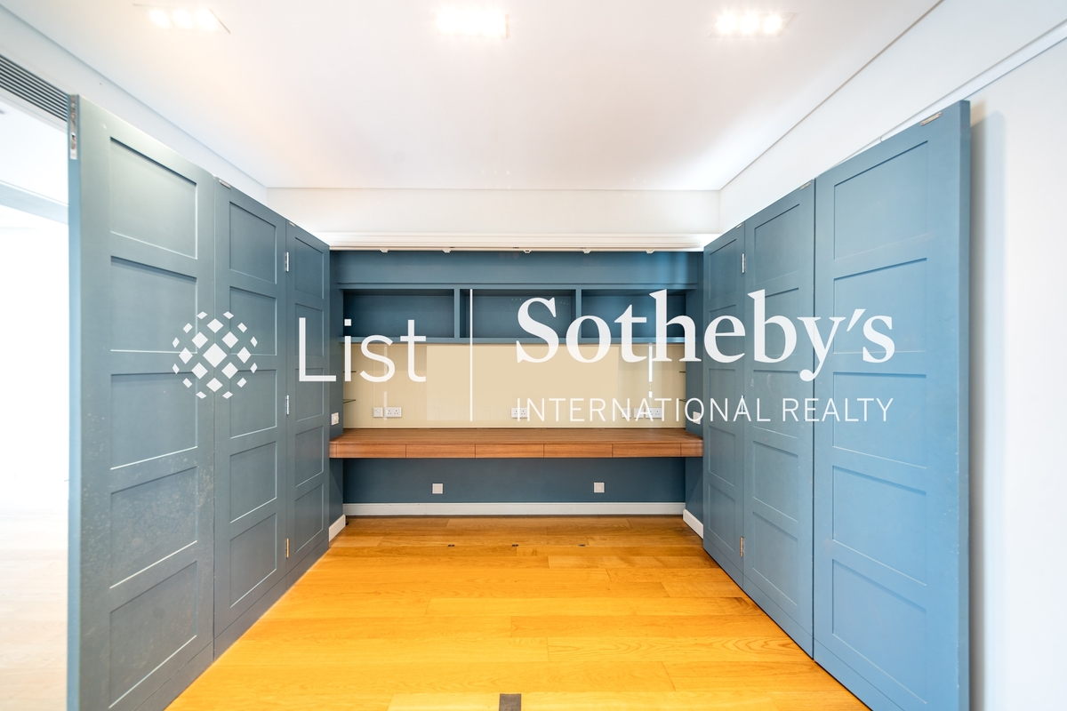 Kingsford Gardens 瓊峰園 | Study Area in Living and Dining Room