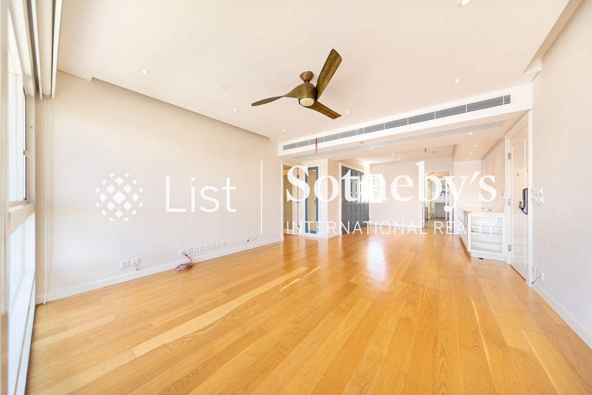 Kingsford Gardens 瓊峰園 | Living and Dining Room