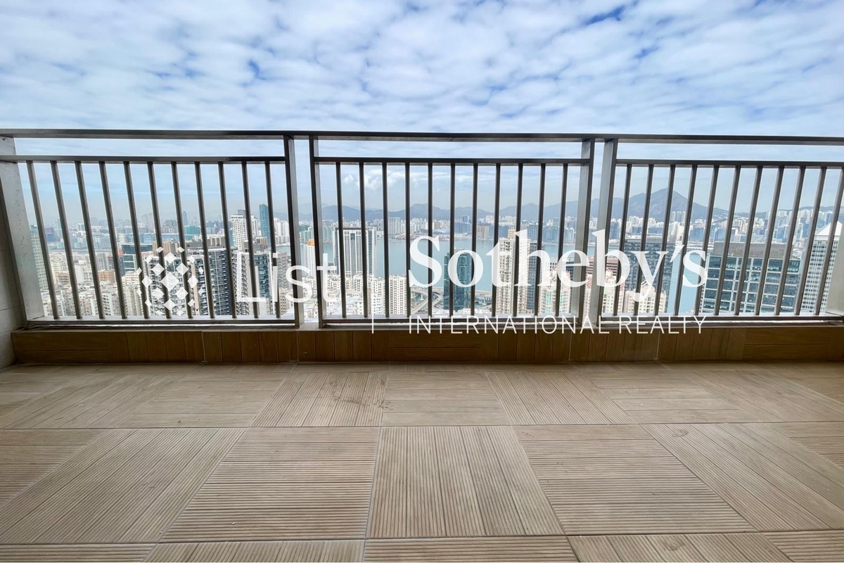 Kingsford Gardens 瓊峰園 | Balcony off Living Room